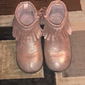 Carter’s size 9 toddler booties